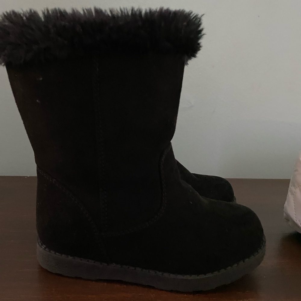 Toddler fuzzy boots